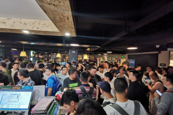 青春就在隔壁座位《街头篮球》20年热血一键重连！