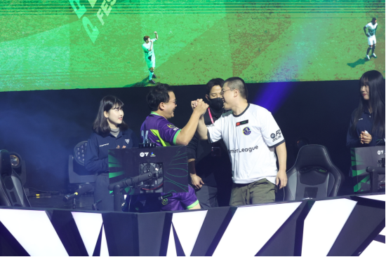 普通玩家的电竞梦想！FC Pro嘉年华中国草根路人王“Iron Man”随队夺冠